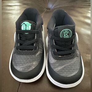 Nike Kyrie 8 TD 'Orca' Sneakers Easy On Black/Gray